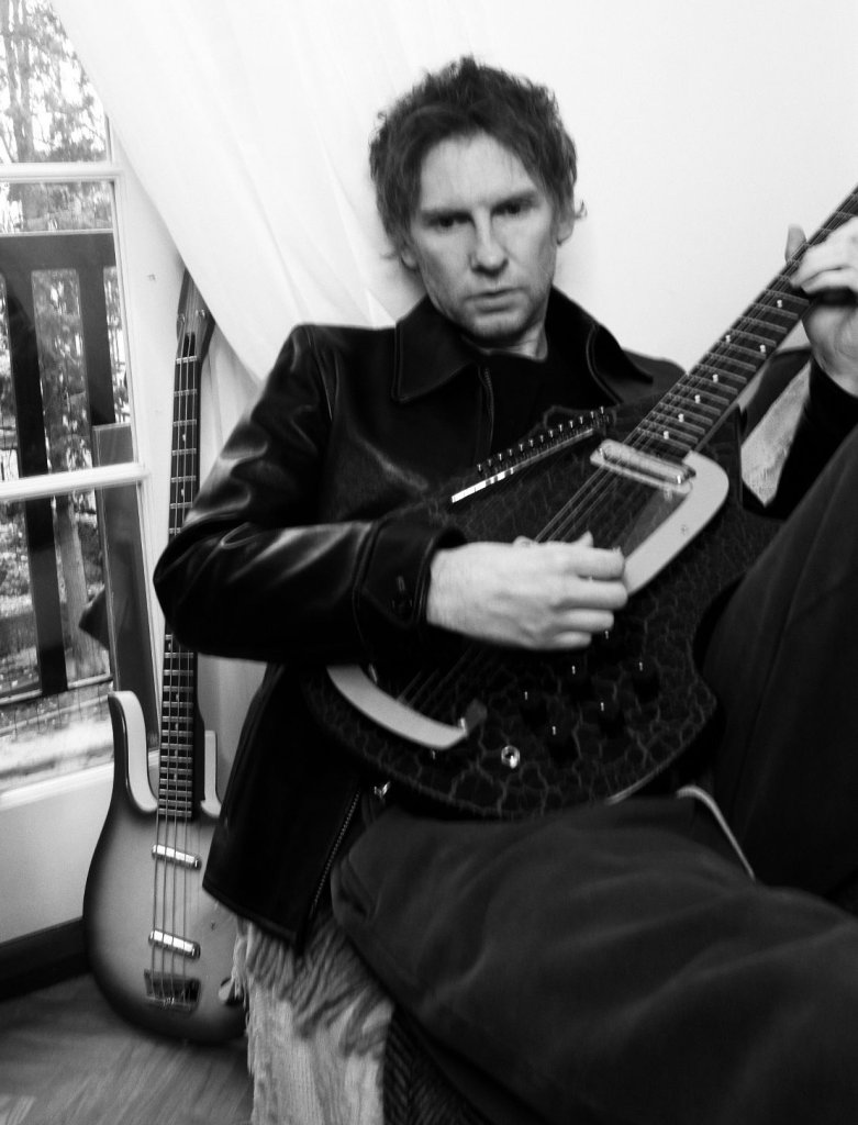 Mike Moore (Liam Gallagher)